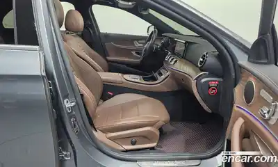 Mercedes-Benz E-Class 2021 2.0 Автомат в Москве № 592401, миниатюра 11