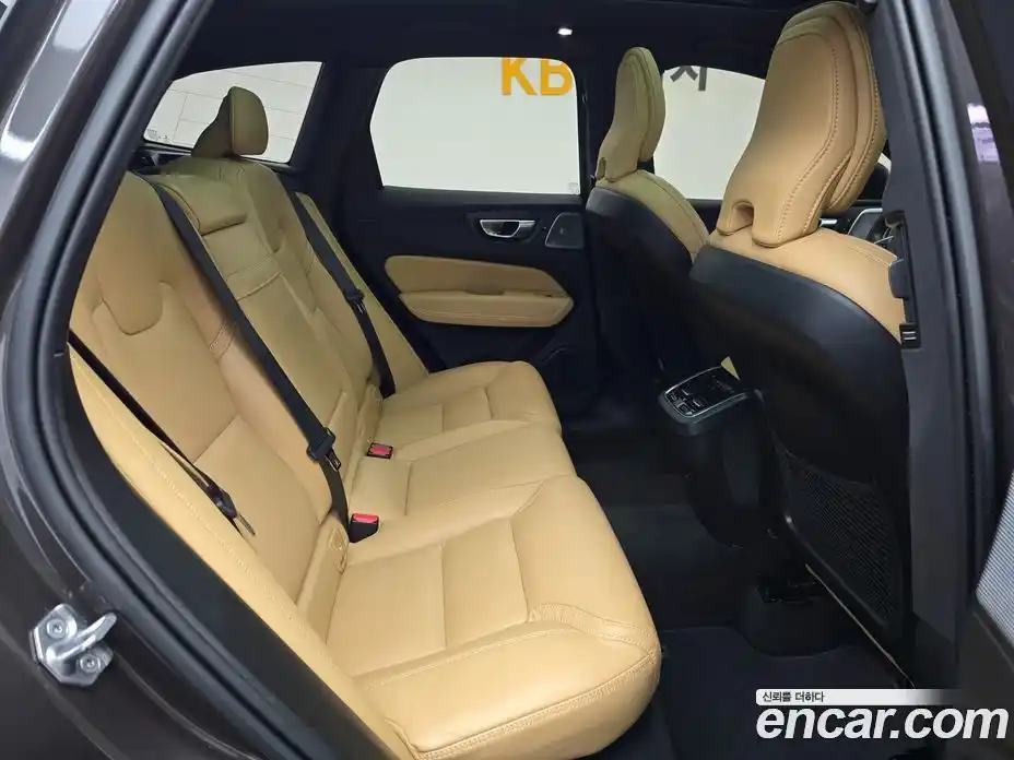 Volvo XC60 2022 2.0 Автомат в Москве № 593896, фото 11