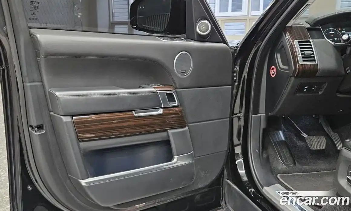 Land Rover Range-Rover 2015 4.4 Автомат в Москве № 594919, фото 11