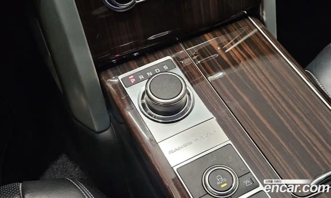 Land Rover Range-Rover 2015 4.4 Автомат в Москве № 594919, фото 9