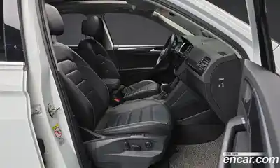 Volkswagen Tiguan 2022 2.0 Автомат в Москве № 595659, миниатюра 11