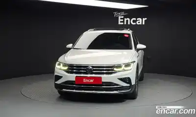 Volkswagen Tiguan 2022 2.0 Автомат в Москве № 595659, миниатюра 3