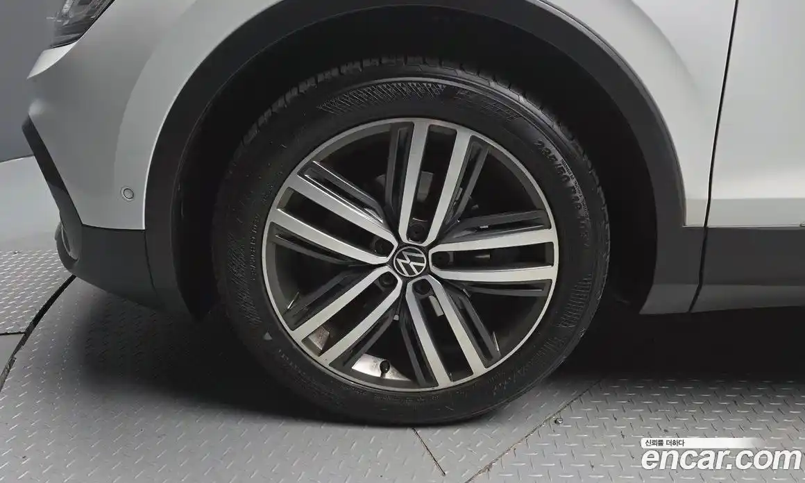 Volkswagen Tiguan 2022 2.0 Автомат в Москве № 595659, фото 5