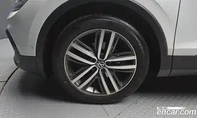 Volkswagen Tiguan 2022 2.0 Автомат в Москве № 595659, миниатюра 5