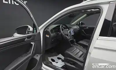 Volkswagen Tiguan 2022 2.0 Автомат в Москве № 595659, миниатюра 10