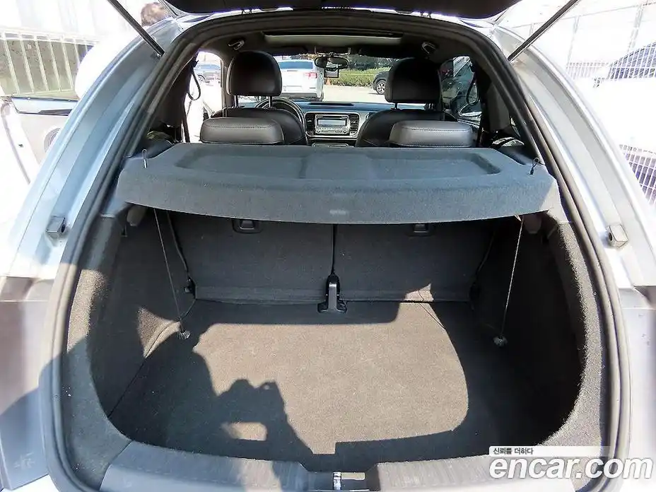 Volkswagen Beatle 2014 2.0 Автомат в Москве № 607662, фото 16