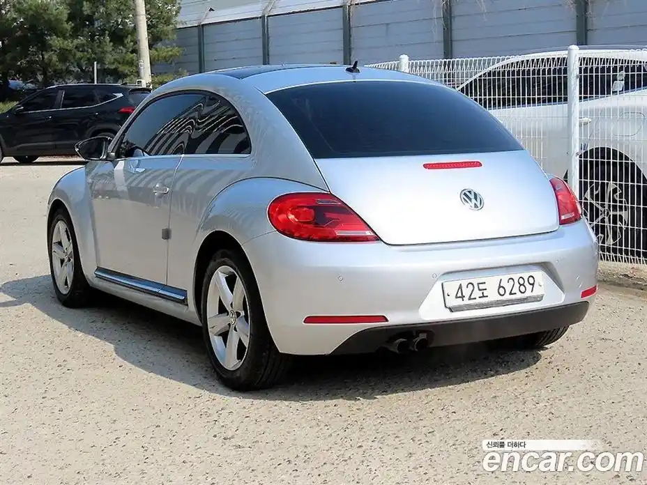 Volkswagen Beatle 2014 2.0 Автомат в Москве № 607662, фото 3