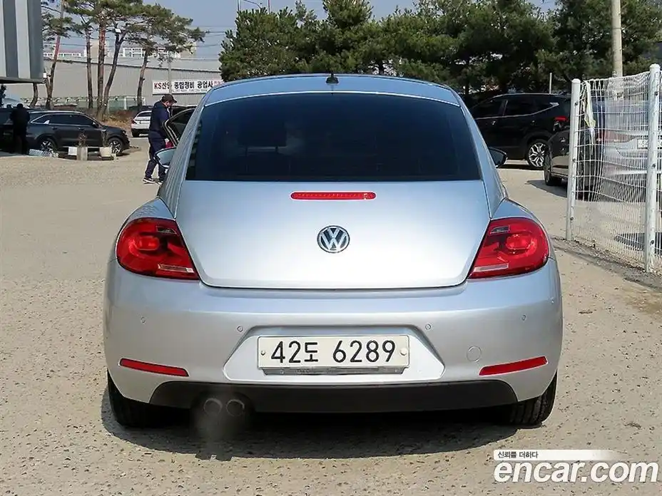 Volkswagen Beatle 2014 2.0 Автомат в Москве № 607662, фото 4