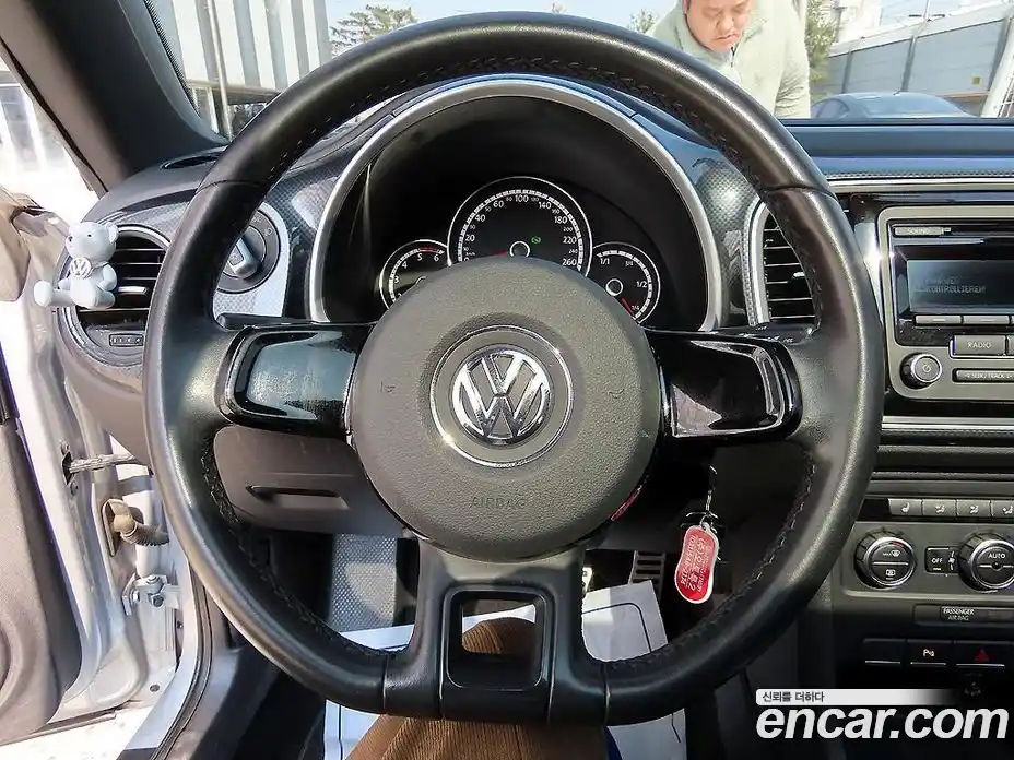Volkswagen Beatle 2014 2.0 Автомат в Москве № 607662, фото 8