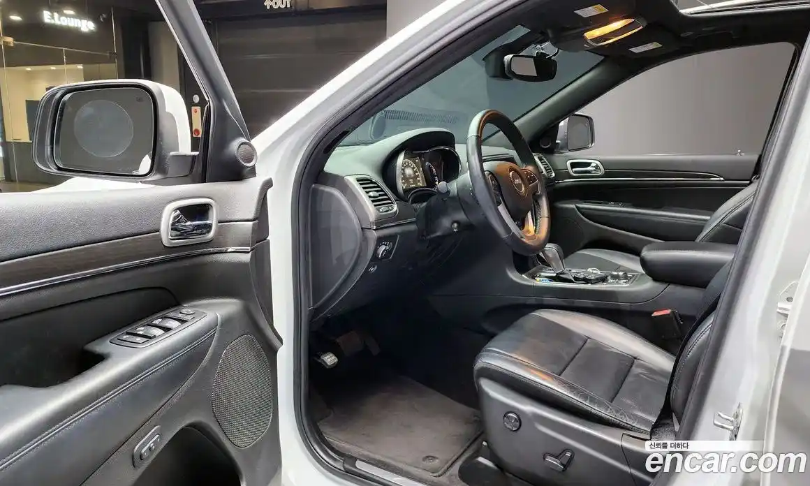 Jeep Cherokee 2018 3.6 Автомат в Москве № 609776, фото 11