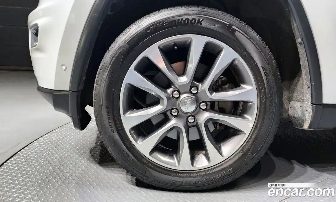 Jeep Cherokee 2018 3.6 Автомат в Москве № 609776, фото 5