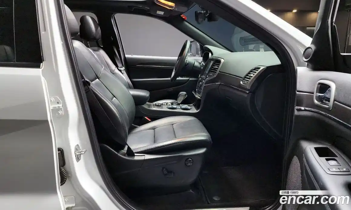 Jeep Cherokee 2018 3.6 Автомат в Москве № 609776, фото 10