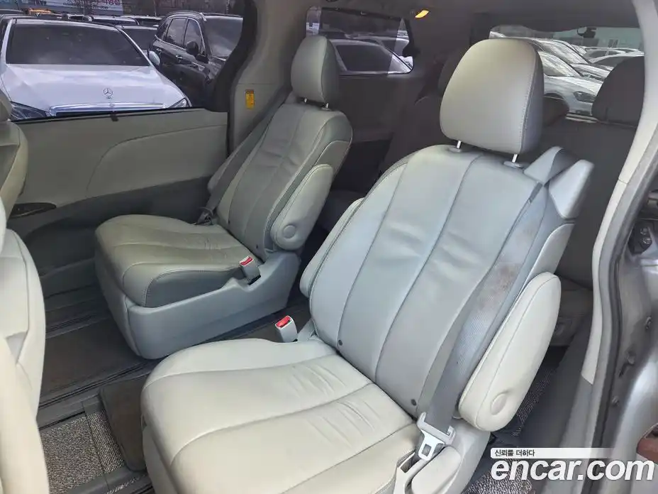 Toyota Sienna 2014 3.5 Автомат в Москве № 609814, фото 4