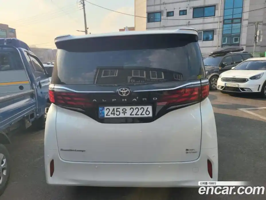 Toyota Alphard 2024 2.5 Автомат в Москве № 609916, фото 3