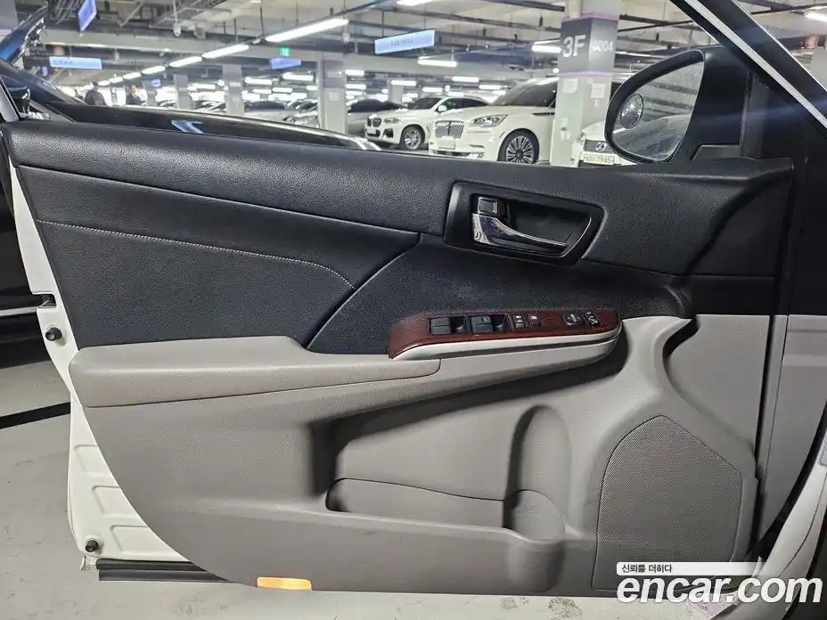 Toyota Camry 2013 2.5 Автомат в Москве № 609938, фото 10