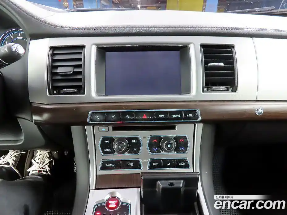 Jaguar XF 2013 2.0 Автомат в Москве № 610833, фото 12