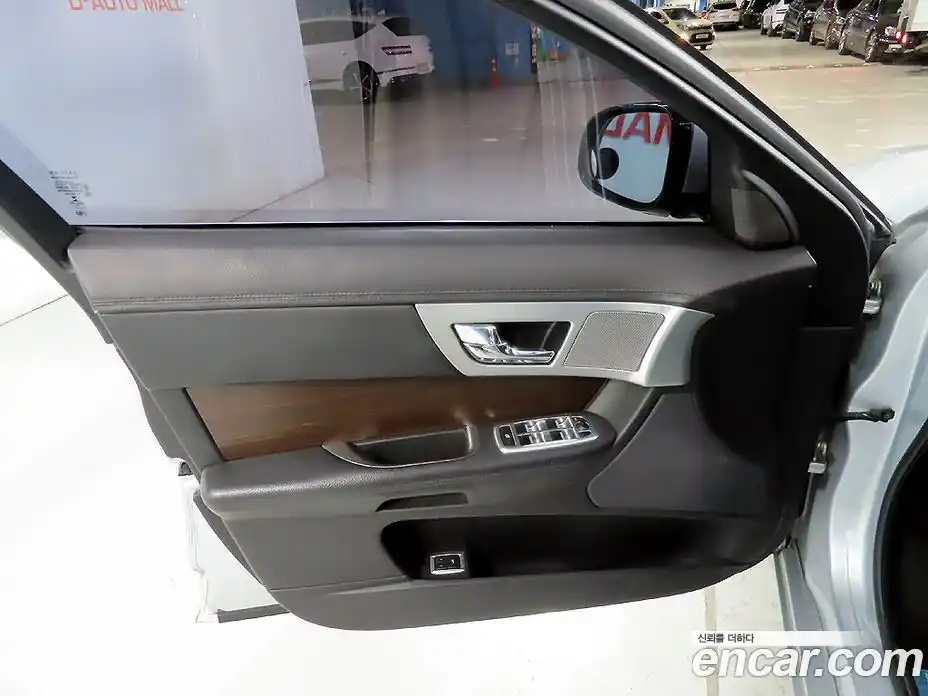 Jaguar XF 2013 2.0 Автомат в Москве № 610833, фото 14