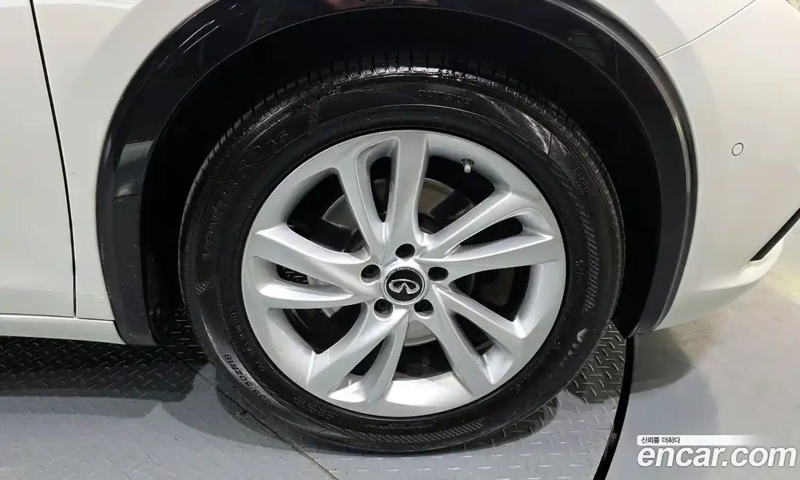 Infiniti Q30 2019 2.0 Автомат в Москве № 610925, фото 5