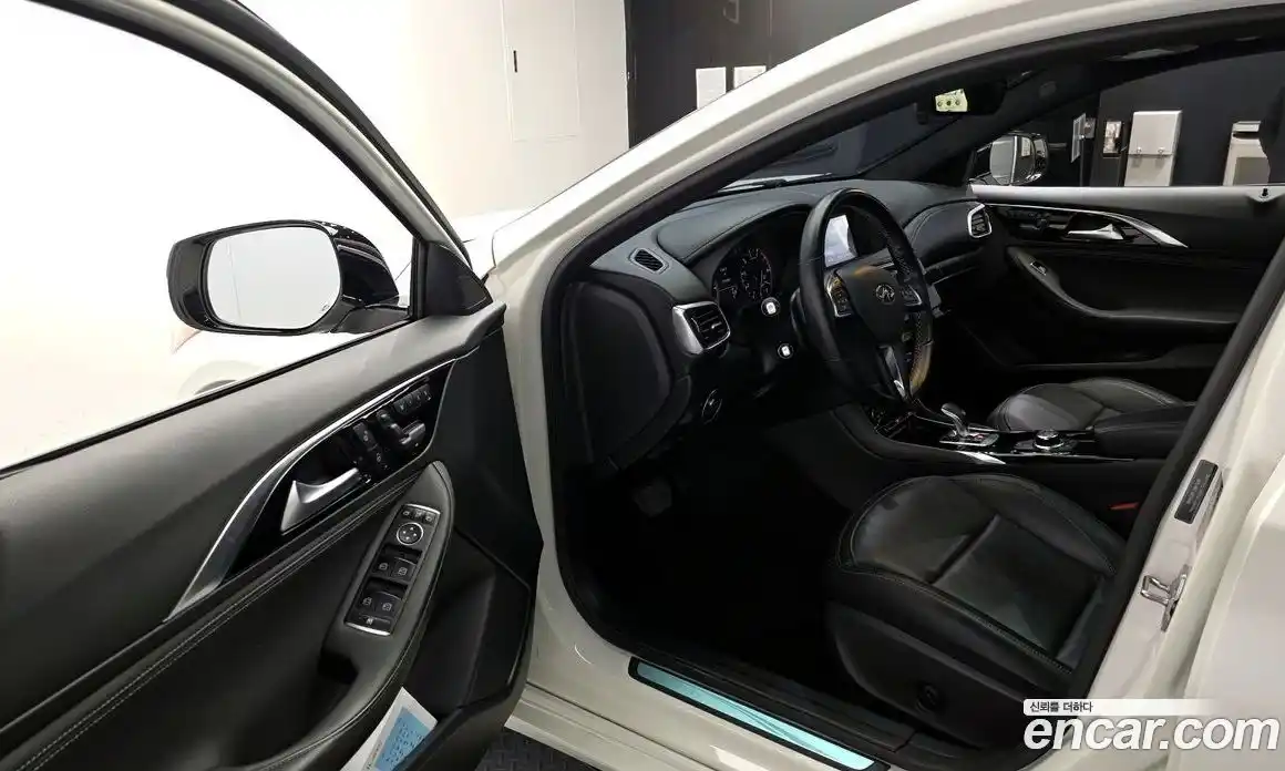 Infiniti Q30 2019 2.0 Автомат в Москве № 610925, фото 10