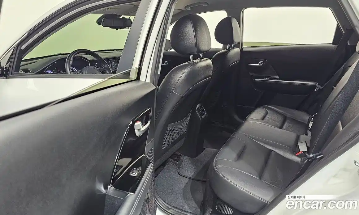 Kia Niro 2020 1.6 Автомат в Москве № 613642, фото 11