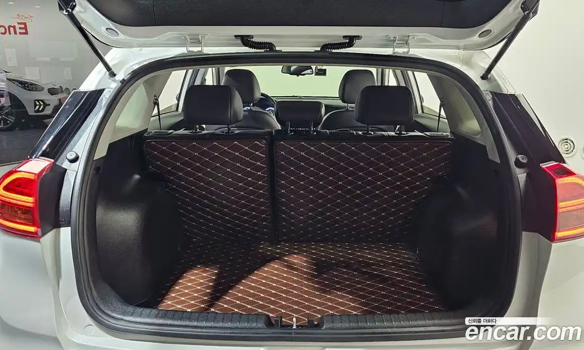 Kia Niro 2020 1.6 Автомат в Москве № 613642, фото 20