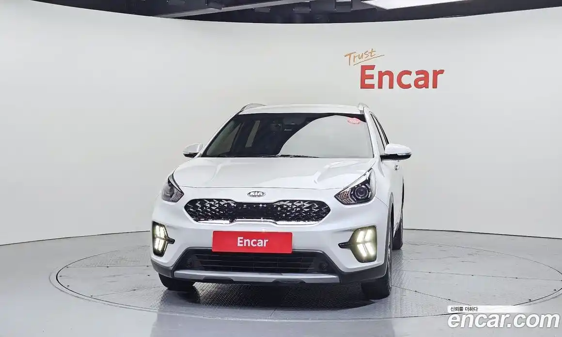 Kia Niro 2020 1.6 Автомат в Москве № 613642, фото 3