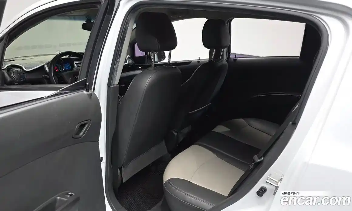 Chevrolet Spark 2015 1.0 Автомат в Москве № 618655, фото 11