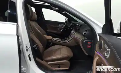 Mercedes-Benz E-Class 2022 2.0 Автомат в Москве № 623756, миниатюра 11