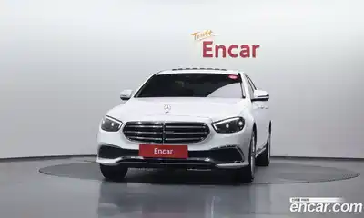 Mercedes-Benz E-Class 2022 2.0 Автомат в Москве № 623756, миниатюра 3