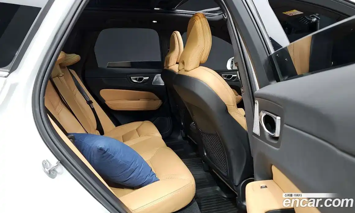 Volvo XC60 2023 2.0 Автомат в Москве № 626210, фото 11