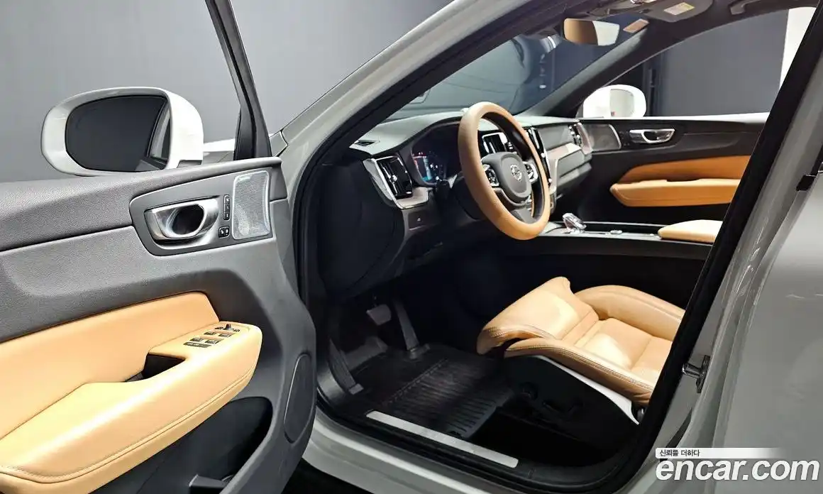 Volvo XC60 2023 2.0 Автомат в Москве № 626210, фото 12