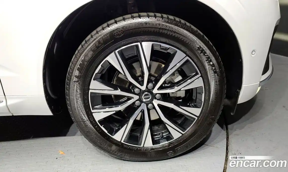 Volvo XC60 2023 2.0 Автомат в Москве № 626210, фото 5