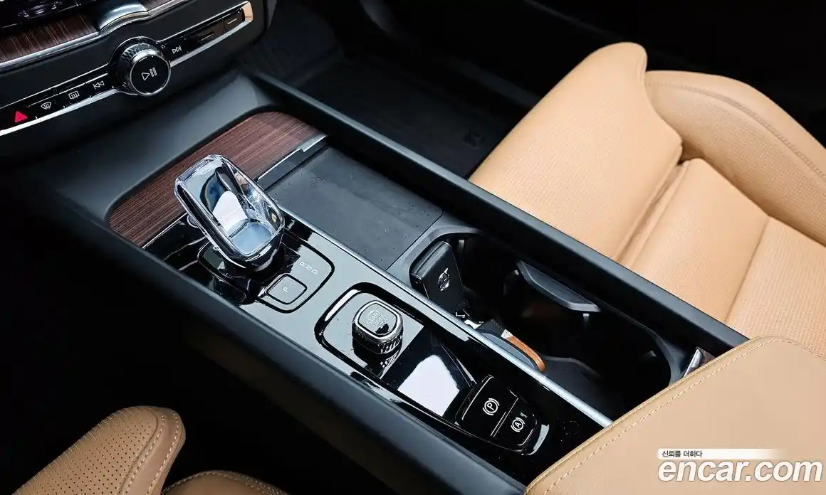 Volvo XC60 2023 2.0 Автомат в Москве № 626210, фото 9