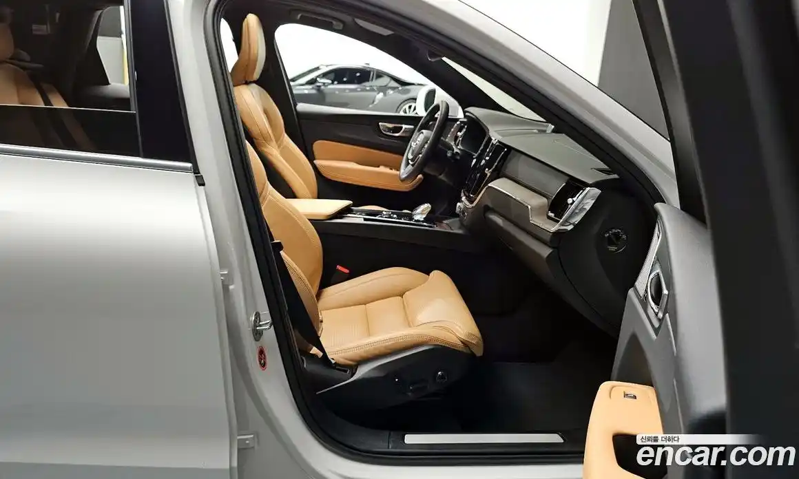 Volvo XC60 2023 2.0 Автомат в Москве № 164292, фото 11