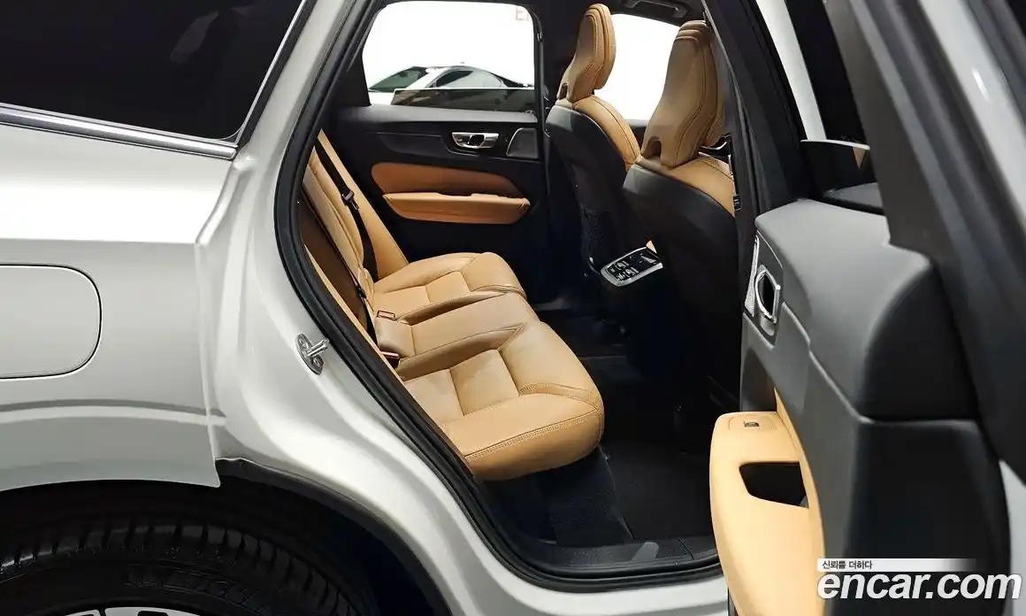 Volvo XC60 2023 2.0 Автомат в Москве № 164292, фото 12