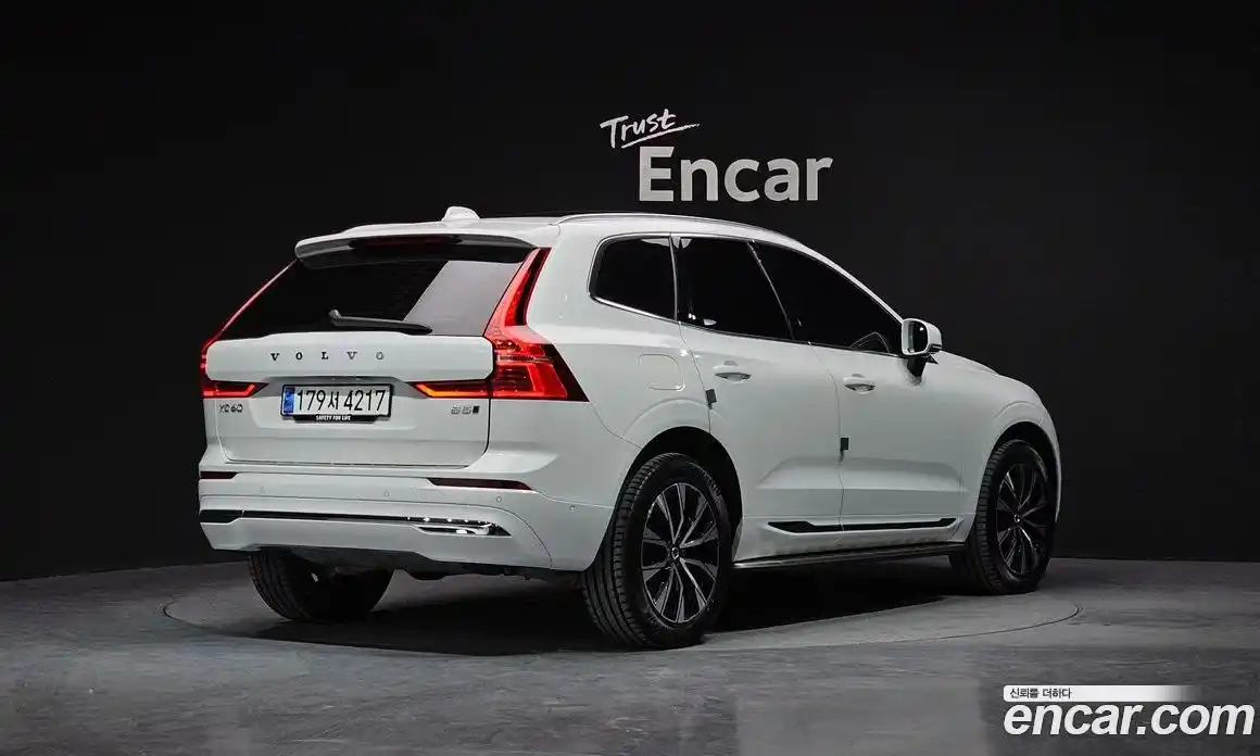 Volvo XC60 2023 2.0 Автомат в Москве № 164292, фото 2
