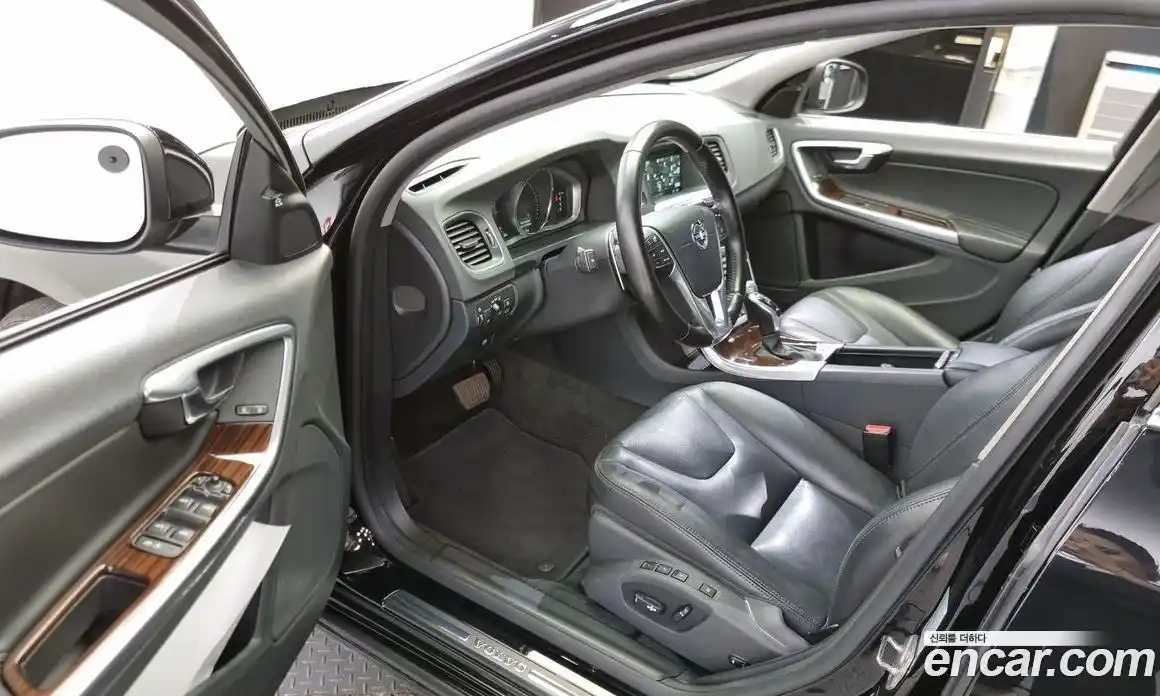 Volvo V60 2017 2.0 Автомат в Москве № 164620, фото 11