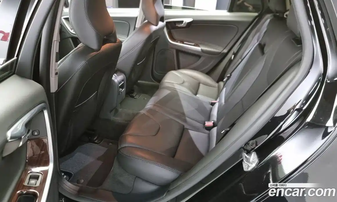 Volvo V60 2017 2.0 Автомат в Москве № 164620, фото 12