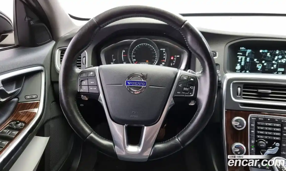 Volvo V60 2017 2.0 Автомат в Москве № 164620, фото 13