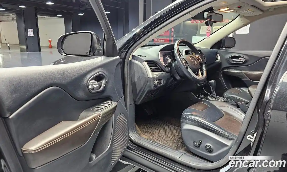 Jeep Cherokee 2015 2.0 Автомат в Москве № 169877, фото 11