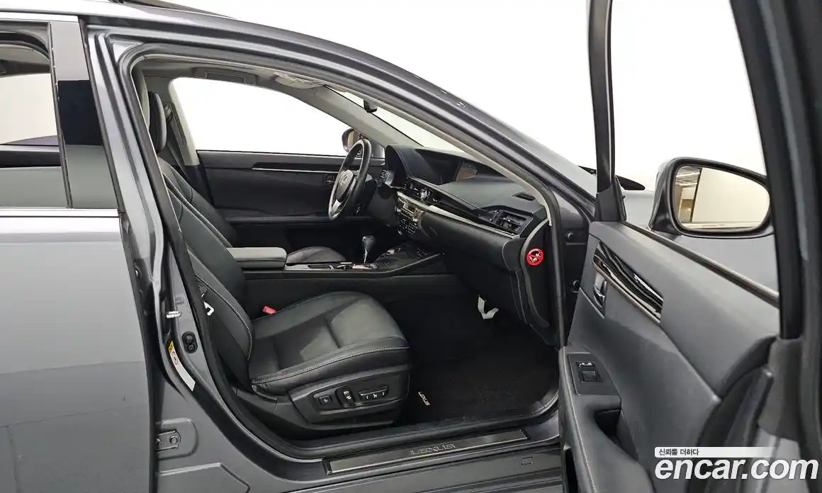 Lexus ES 2014 2.5 Автомат в Москве № 231995, фото 18