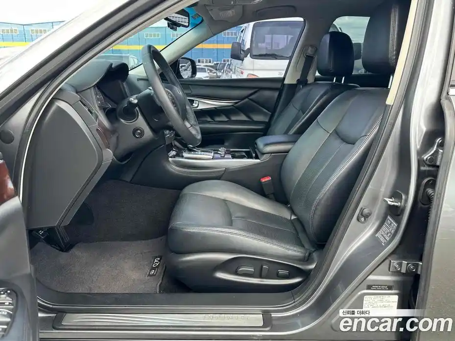 Infiniti Q70 2018 3.7 Автомат в Москве № 329775, фото 14