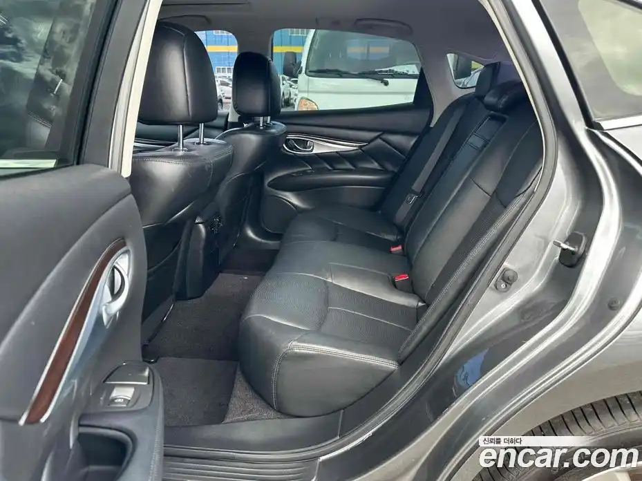 Infiniti Q70 2018 3.7 Автомат в Москве № 329775, фото 15