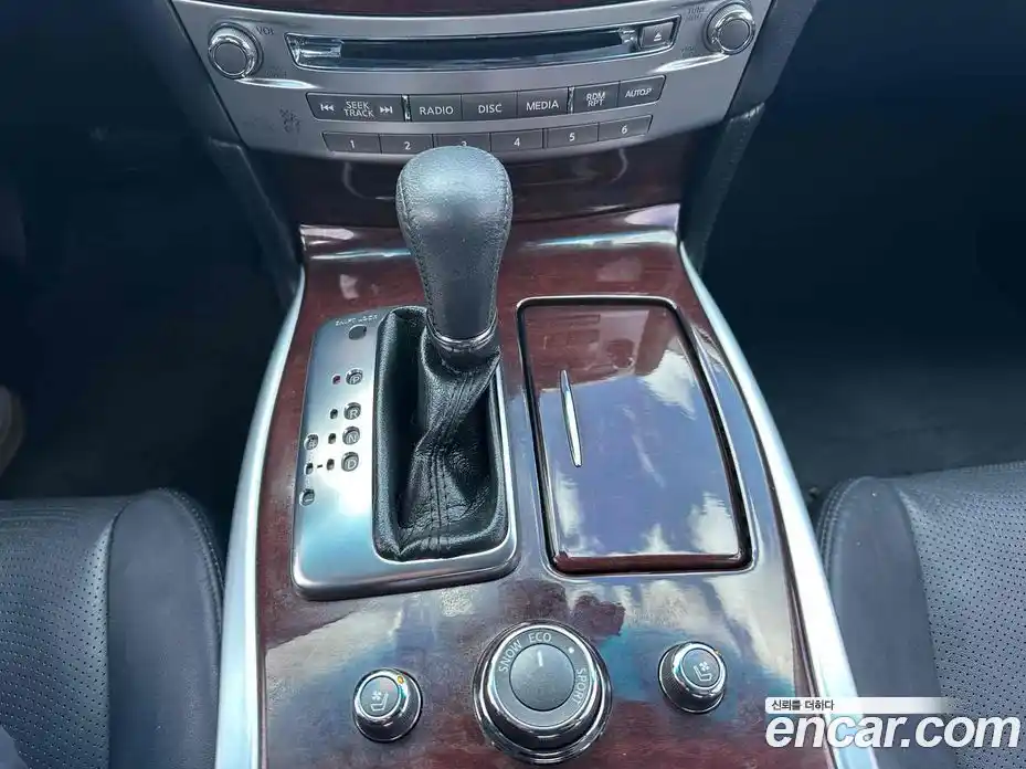 Infiniti Q70 2018 3.7 Автомат в Москве № 329775, фото 18