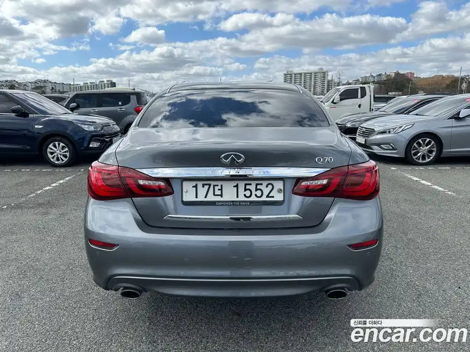 Infiniti Q70 2018 3.7 Автомат в Москве № 329775, фото 3