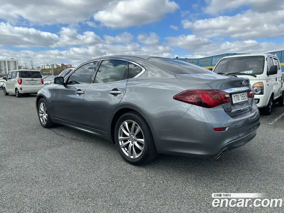 Infiniti Q70 2018 3.7 Автомат в Москве № 329775, фото 6