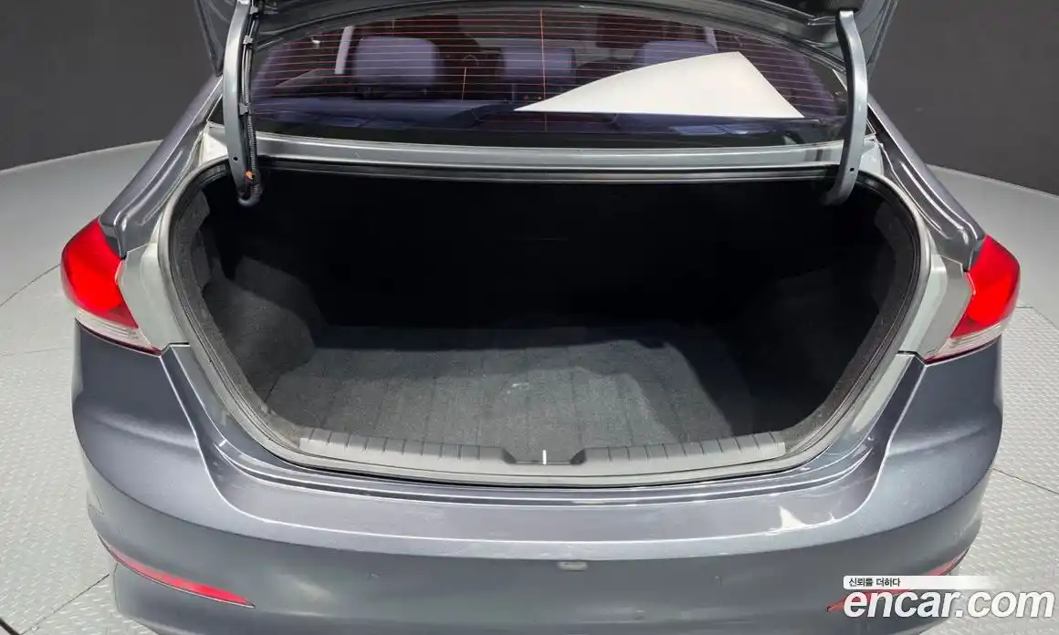 Hyundai Avante 2017 1.6 Автомат в Москве № 582916, фото 20