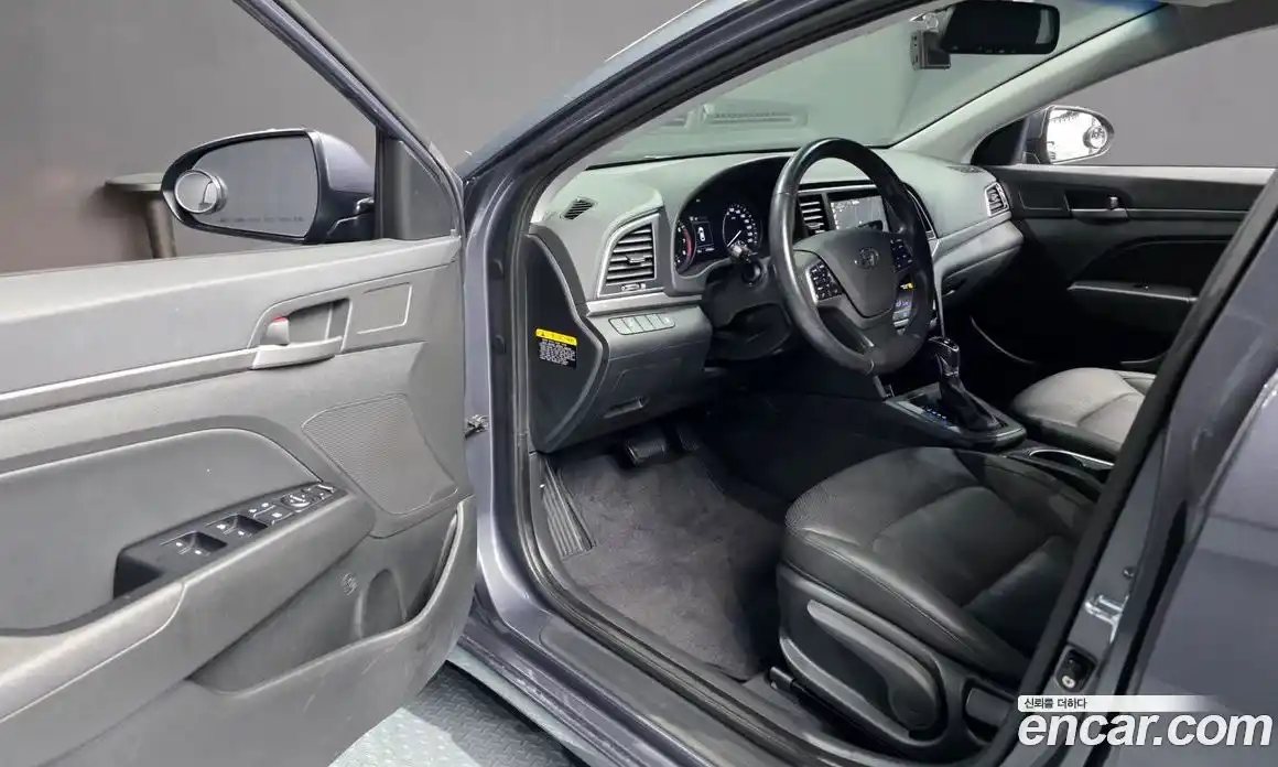 Hyundai Avante 2017 1.6 Автомат в Москве № 582916, фото 10