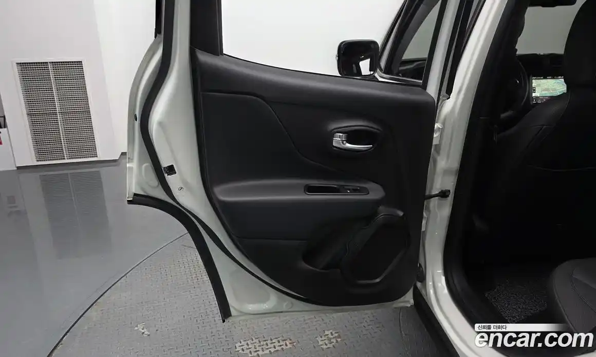 Jeep Renegade 2021 2.4 Автомат в Москве № 583159, фото 16