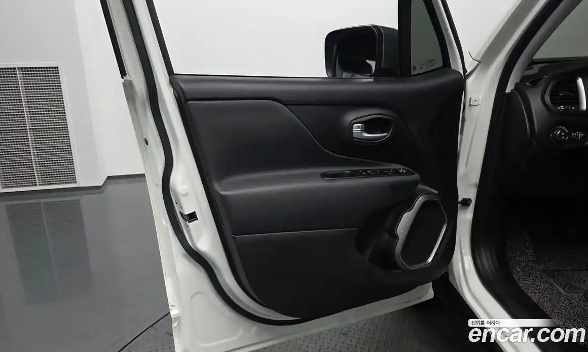 Jeep Renegade 2021 2.4 Автомат в Москве № 583159, фото 17